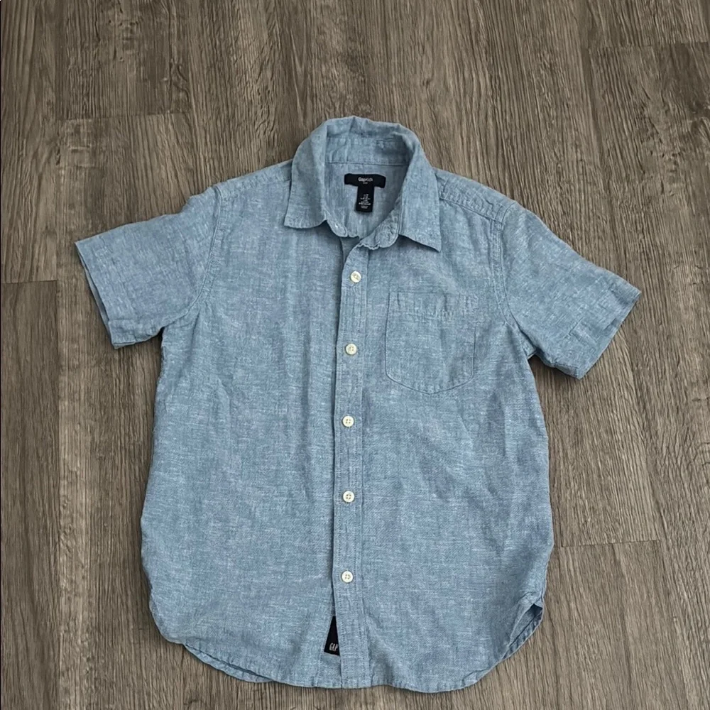 GAP Blue Chambray Button Down Shirt Versatile Style